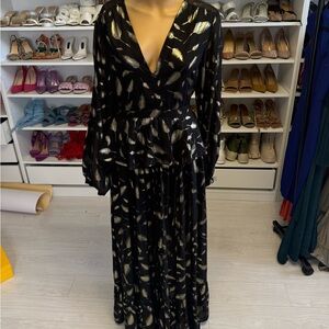 Feather Long Sleeve V Cut Black and Gold Maxi Print dress